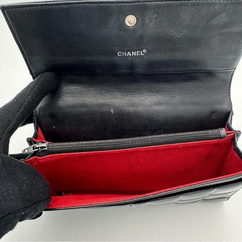 CHANEL elegant wallet